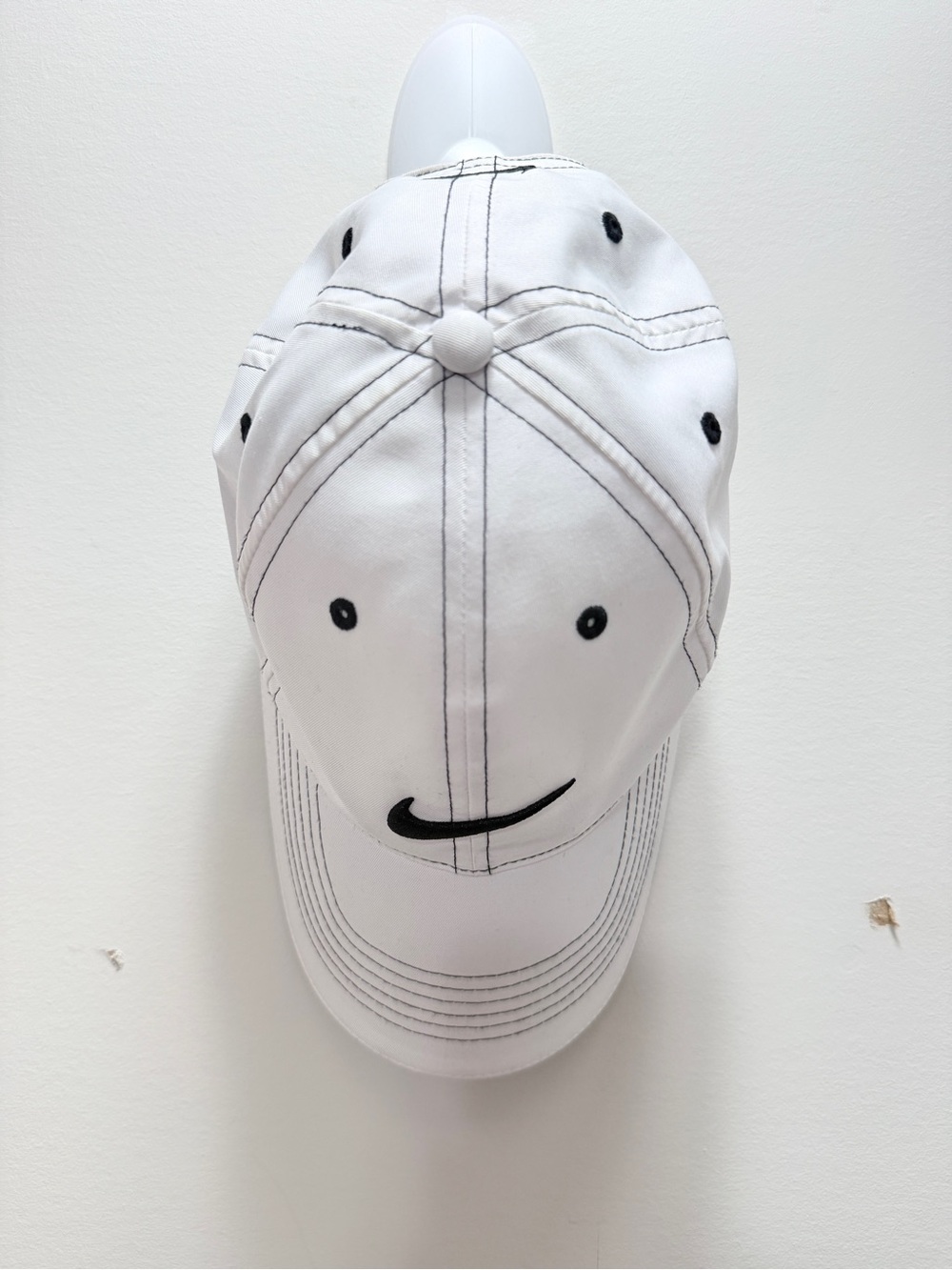 Nike Two-Tone White and Black Golf Cap